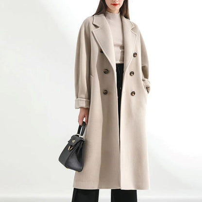Damen-Wollmantel beige, doppelreihig, eleganter Herbst-Winter-Look, Modeaccessoire.