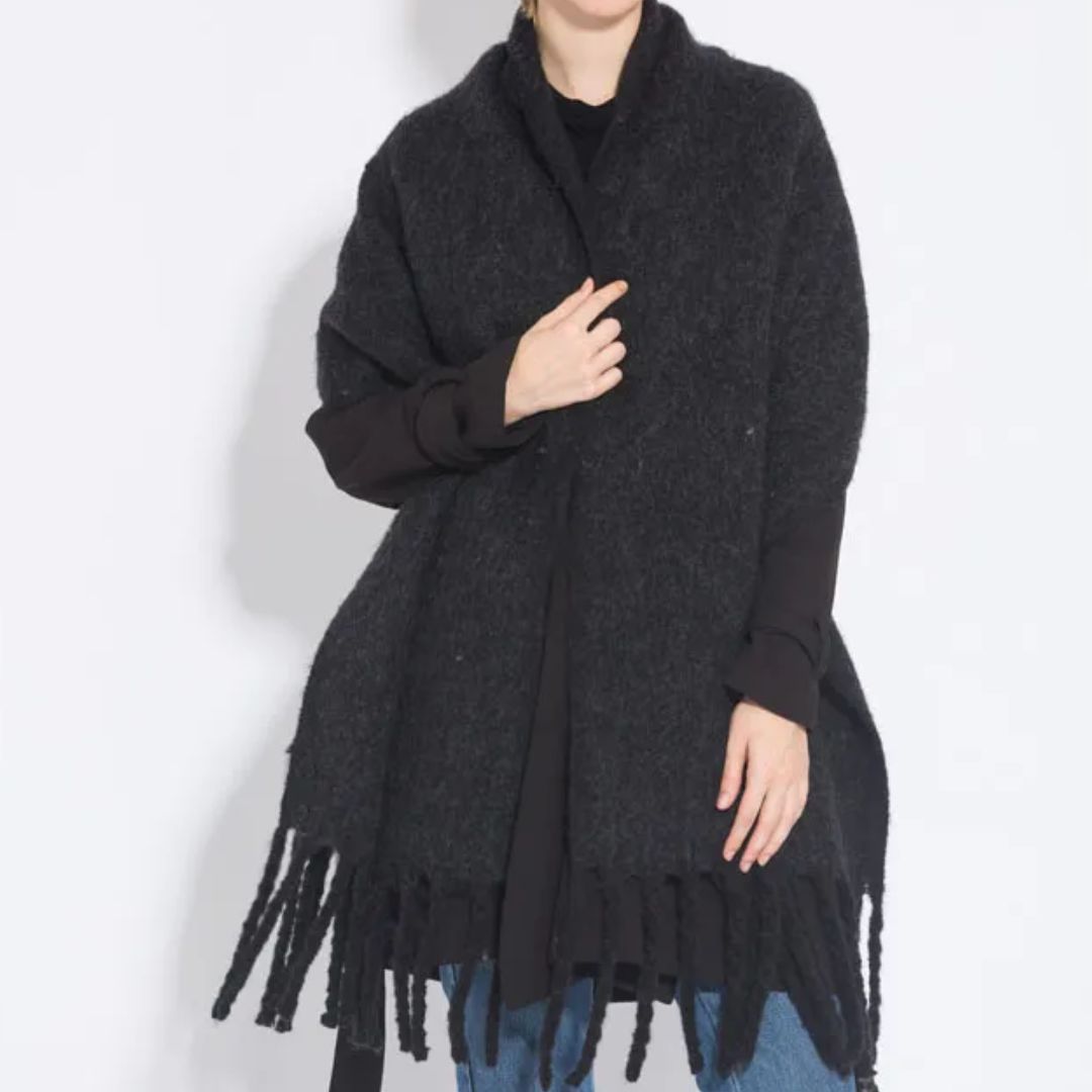 Damen Poncho schwarz, Wollmischung, Fransen, Herbstmode, warm, elegant, lässig, vielseitig.