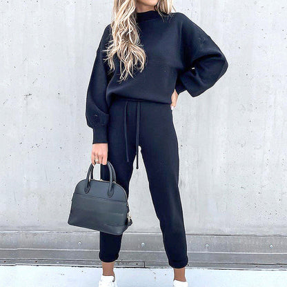 Dunkelblauer Zweiteiler Damen Hausanzug mit Rollkragen und High-Waist-Hose, gemütlich.