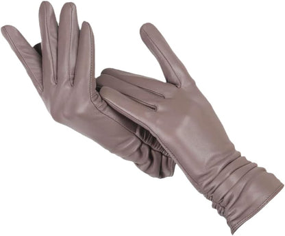 Braune Damenlederhandschuhe, elegant, weich, Wintermode, Accessoire, hochwertiges Material.