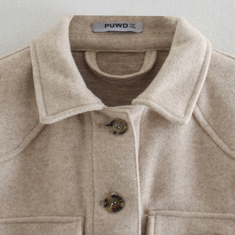 Beige Damen Wolljacke mit Gürtel und Knöpfen, Frühlingsmode, eleganter Mantel.