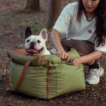 Grüner Hundesitz aus Kunstleder mit Bulldogge, ideal für Autos, komfortabel und stilvoll.