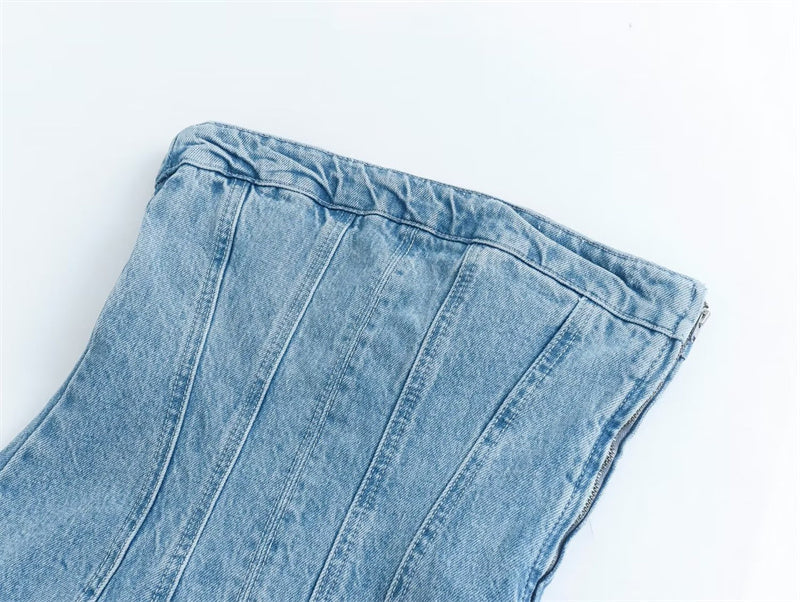 Hellblaues Jeans-Korsett, Damenmode, Denim, Reißverschluss, trendiges Design.