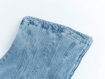 Hellblaues Jeans-Korsett, Damenmode, Denim, Reißverschluss, trendiges Design.