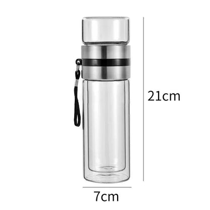 Klarglas-Wasserflasche mit Edelstahlverschluss, 21cm hoch, 7cm Durchmesser, tragbar.