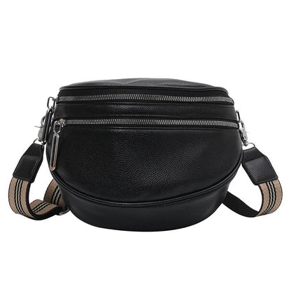Schwarze Leder-Gürteltasche mit Reißverschlüssen und verstellbarem Riemen, modisch und praktisch.