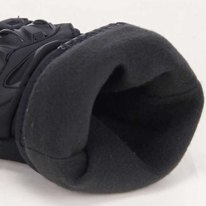 Schwarzer Winterstiefel mit weichem Futter, rutschfeste Sohle, warm und wasserdicht.