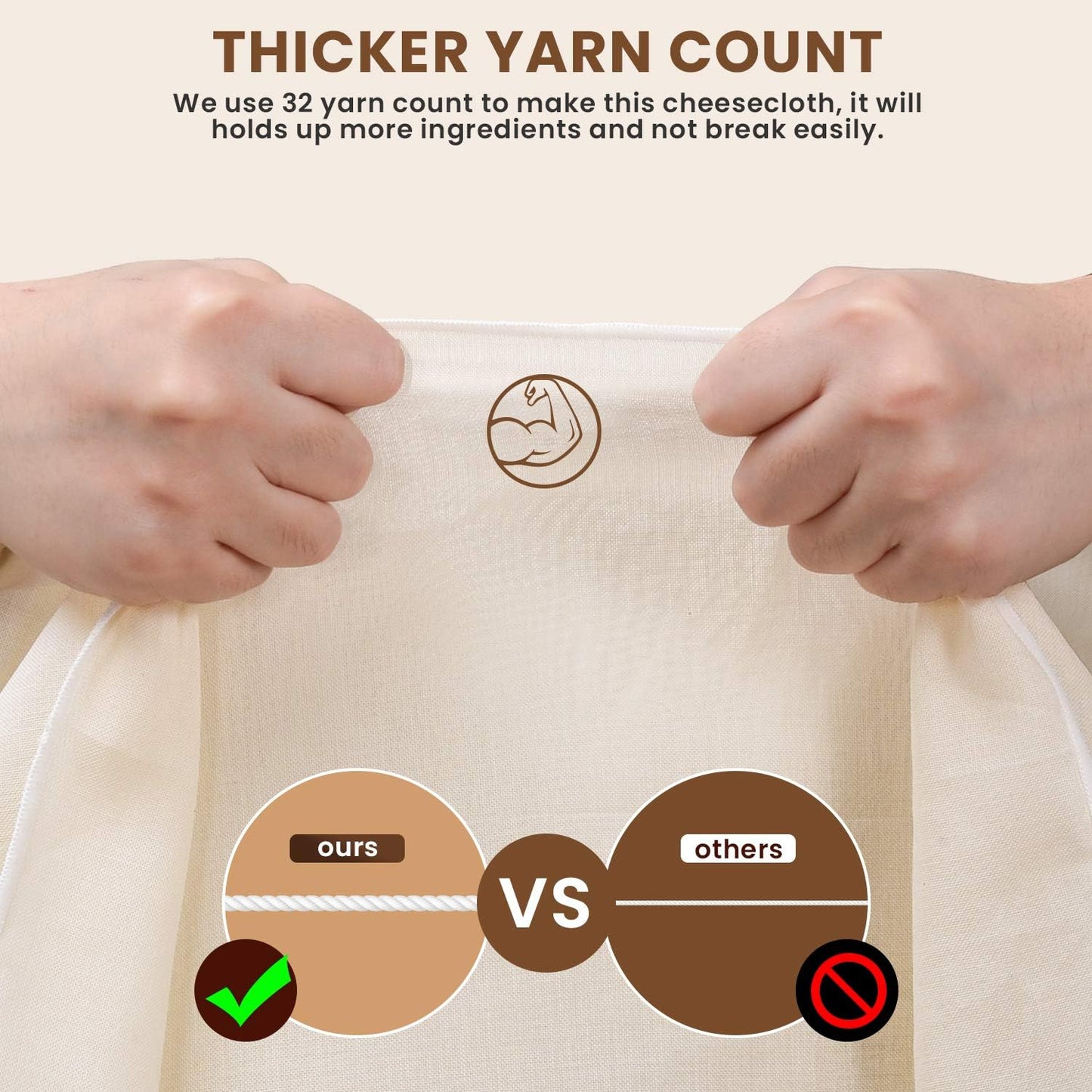 Hände halten dickes Käsetuch, Vergleich von Garnstärken, beige, langlebig, hochwertig.