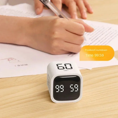 Digitaler Timer-Würfel, weiß, LED-Anzeige, Countdown-Funktion, auf Schreibtisch.