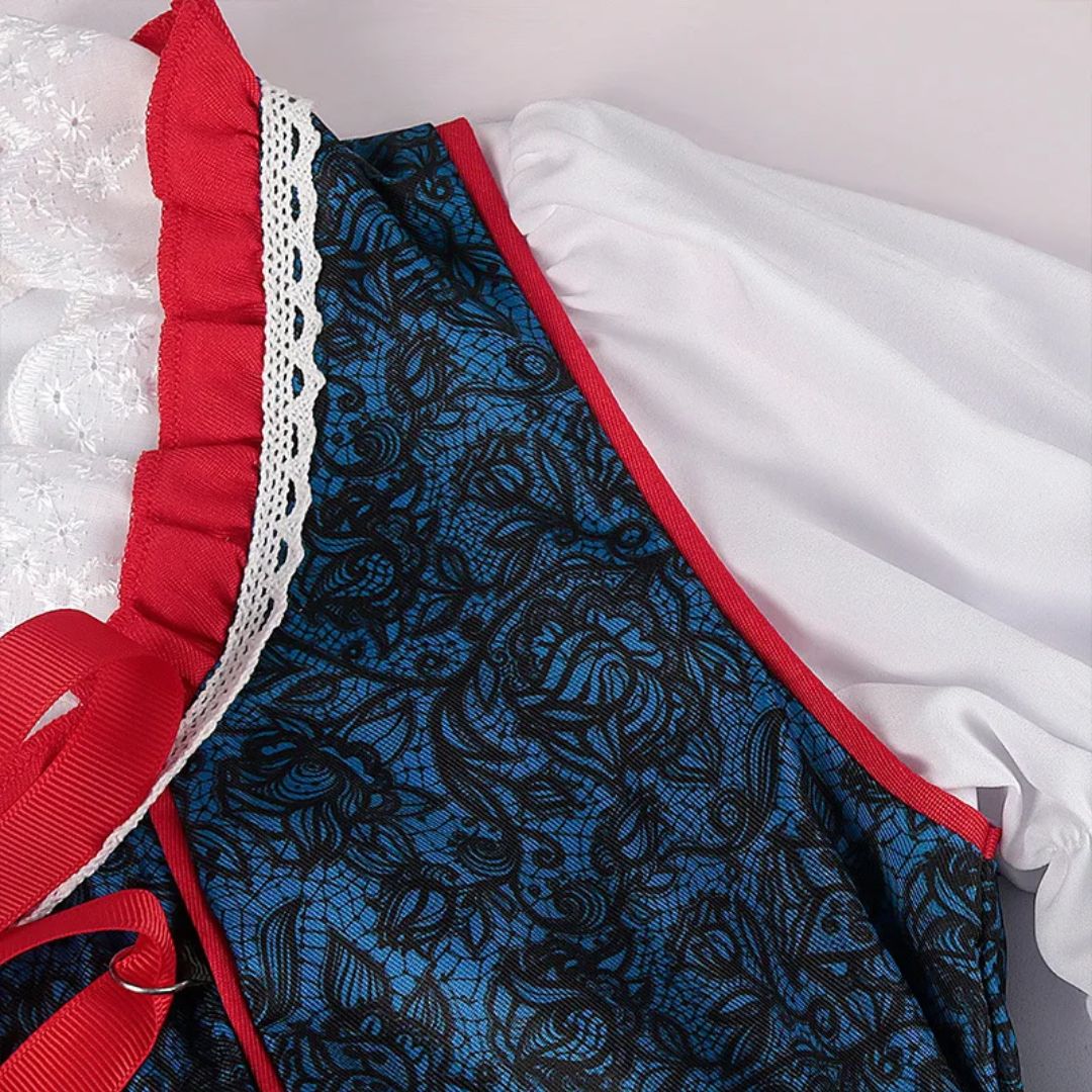 Blaues Dirndl mit schwarzem Spitzenmuster, rotem Saum und weißer Bluse, traditionell, elegant.