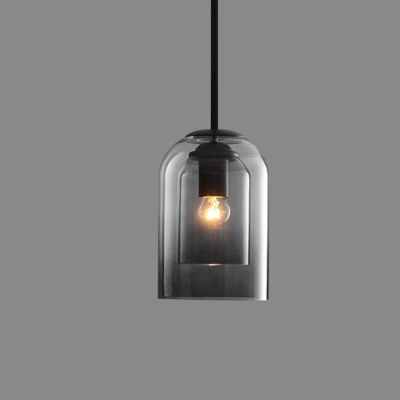 Rauchgraue, postmoderne Pendelleuchte aus Glas mit Glühbirne, modernes Innendesign.