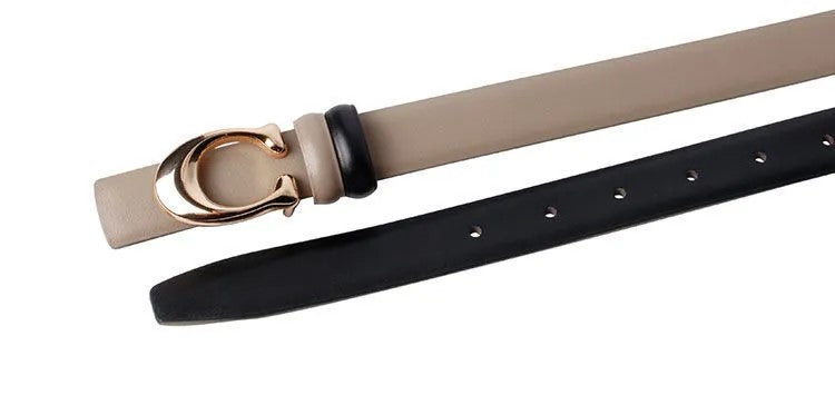 Beidseitiger Gürtel, beige und schwarz, mit C-förmiger Schnalle, Damenmode Accessoire.