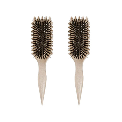 Zwei beige Haarbürsten mit Naturborsten, ergonomischer Griff, ideal für Styling und Pflege.