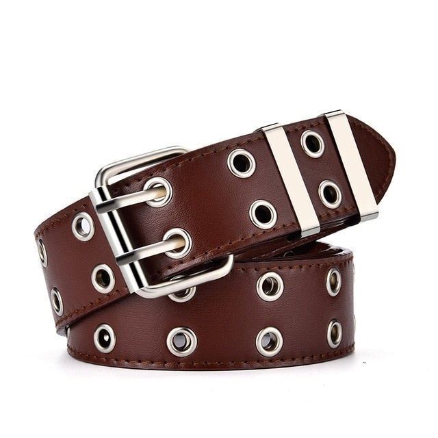 Brauner Ledergürtel mit silberner Doppelschnalle und Ösen, modisches Accessoire für Herren.