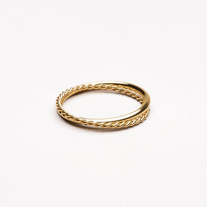 Goldener Doppelring, wasserdicht, geflochtenes Design, eleganter Schmuck für Damen.