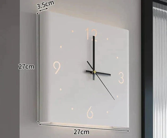 Minimalistische doppelseitige Wanduhr, quadratisch, weiß, mit Beleuchtung, leise, 27x27 cm.