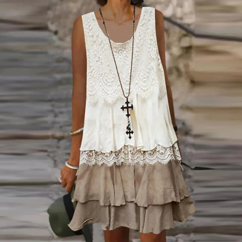 Damen Sommerkleid, ärmellos, weiß und beige, Spitze, Boho-Stil, lässig, Strandmode.