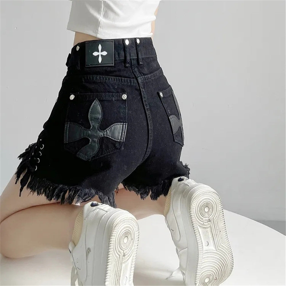 Schwarze Damen-Jeansshorts mit Fransen, Blumenmuster, hoher Taille, modisch, lässig.