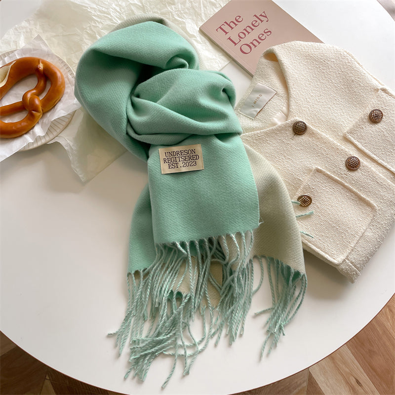 Mintgrüner Schal aus Wolle mit Fransen, modisch, weich, ideal für Herbst und Winter.