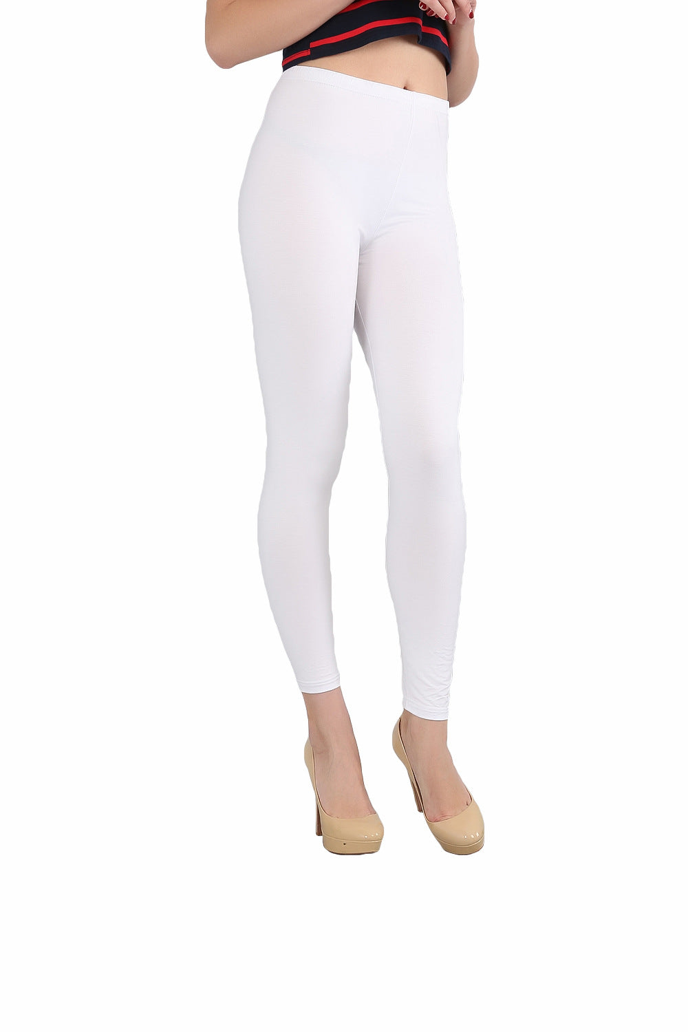 Weiße Damen-Leggings, elastisch, bequem, ideal für Freizeit und Sport, figurbetont.