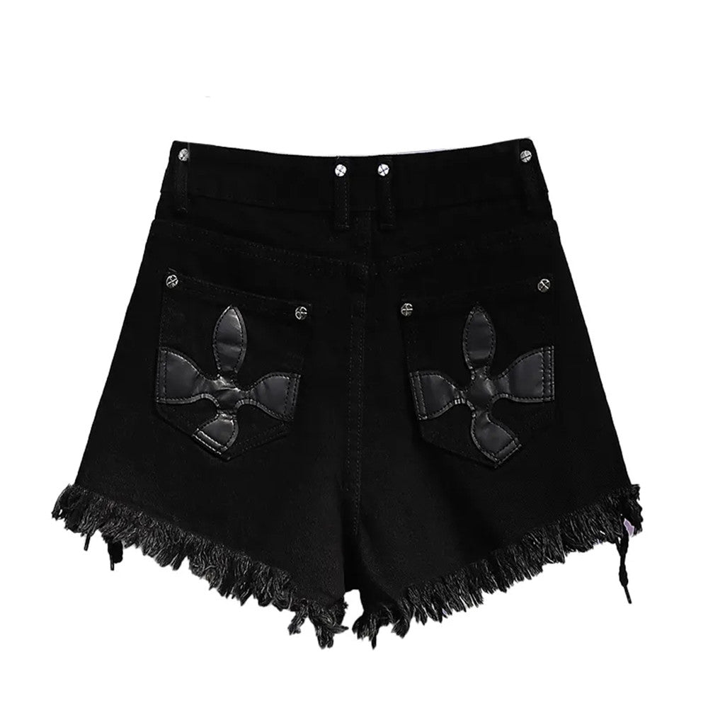 Schwarze Damen-Jeansshorts mit Fransen und Blumenmuster, modisch, lässig, Sommermode.