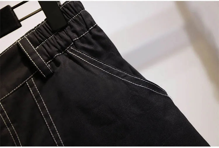 Schwarze Hose mit weißen Nähten, elastischer Bund, Baumwolle, lässig, Herrenmode.