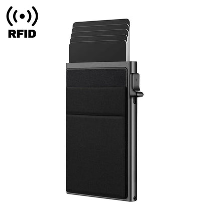 Schwarzes RFID-blockierendes Kartenetui aus Metall mit Kartenfächern, minimalistisches Design.