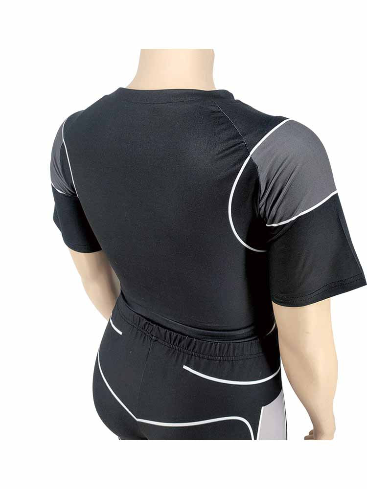 Schwarzes Sportshirt mit weißen Linien, Kurzarm, atmungsaktives Material, Rückansicht.