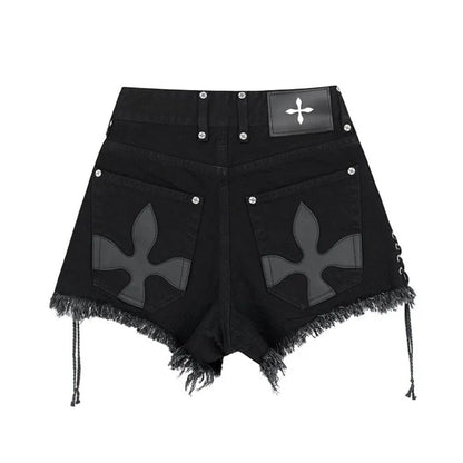 Schwarze Damen-Jeansshorts mit Fransen, Kreuzmuster, hoher Taille, modisch, Sommermode.