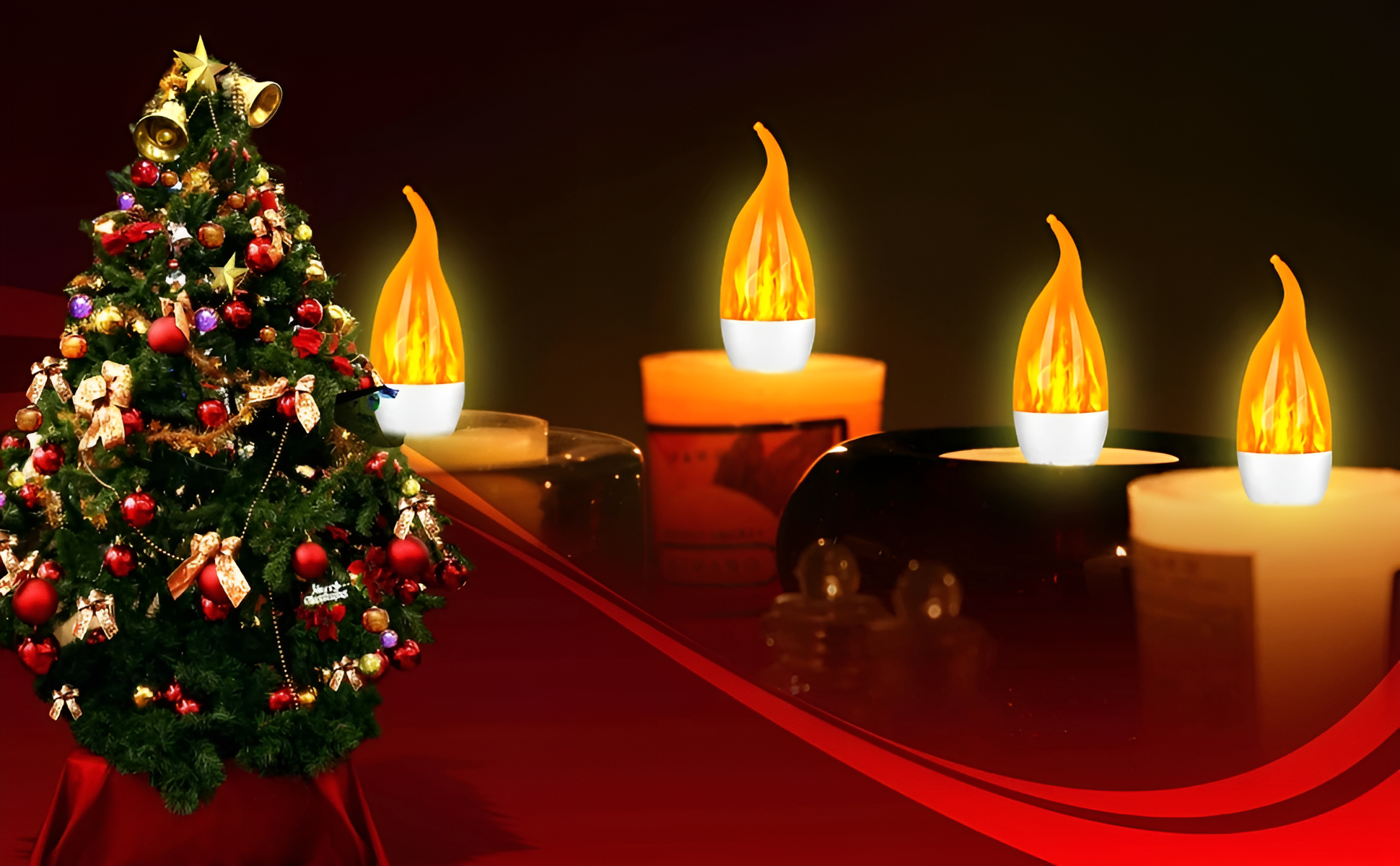 Weihnachtsbaum mit Lichtern und Kerzen, festliche Dekoration, Weihnachtsbeleuchtung.
