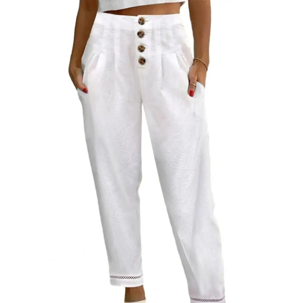 Weiße Damenhose mit Knöpfen, Leinen, Sommermode, elegant, lässig, bequem, modisch.