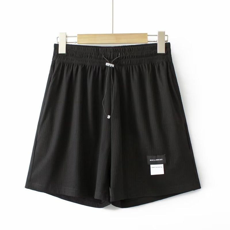 Schwarze Herren-Shorts aus Baumwolle mit elastischem Bund und Kordelzug, sportlich, bequem.