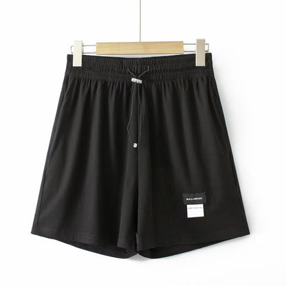 Schwarze Herren-Shorts aus Baumwolle mit elastischem Bund und Kordelzug, sportlich, bequem.