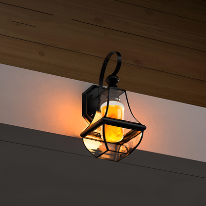 Schwarze Wandleuchte mit Glas, Vintage-Stil, warmes Licht, für Innen- und Außenbereich.