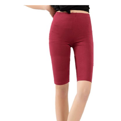 Rote Damen-Radlerhose, knielang, elastisch, bequem, ideal für Sport und Freizeit.