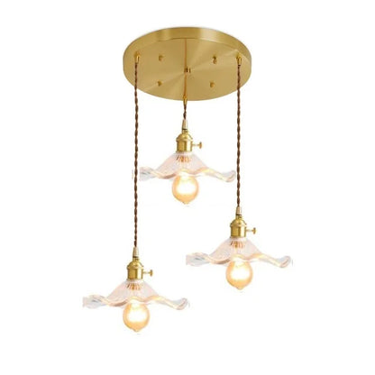 Goldene Deckenleuchte mit drei Glaslampenschirmen, Vintage-Stil, E27, für Wohnzimmer.