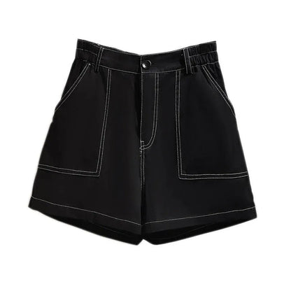 Schwarze Damen-Shorts mit weißen Nähten, elastischer Bund, Taschen, Freizeitmode.
