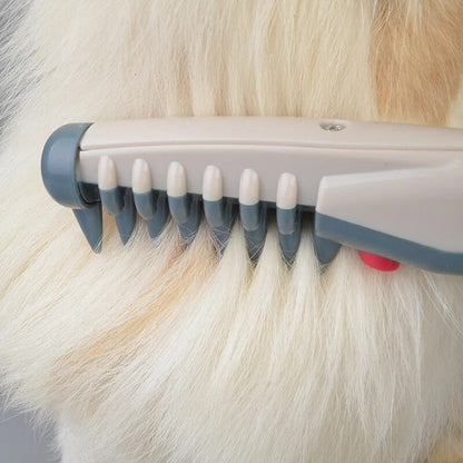 Hundebürste mit grauen Borsten, beige Griff, Fellpflege, Haustierpflege, Entfilzung, Kunststoff.