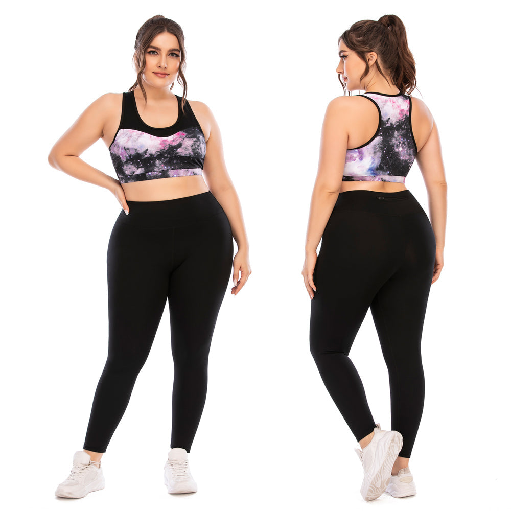 Frau in schwarzer Leggings und bunter Sport-BH, Vorder- und Rückansicht, Fitnessmode.