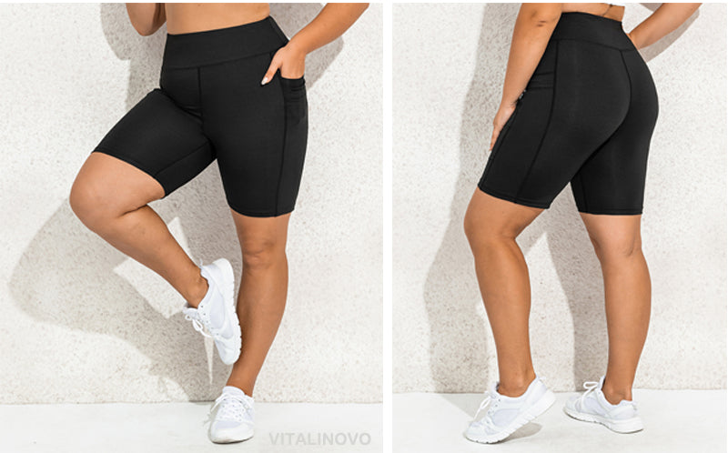 Frau in schwarzen Sportshorts mit Taschen, Plus-Size, seitliche und rückseitige Ansicht.