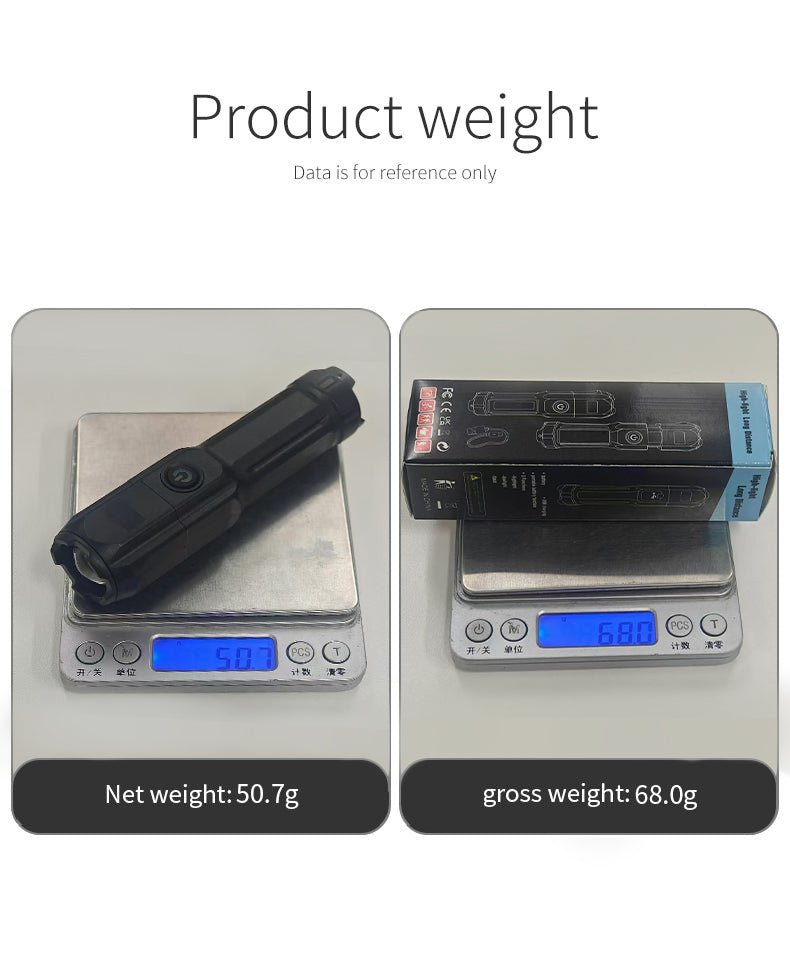 Schwarze Taschenlampe auf digitaler Waage, Nettogewicht 50,7g, Bruttogewicht 68,0g.