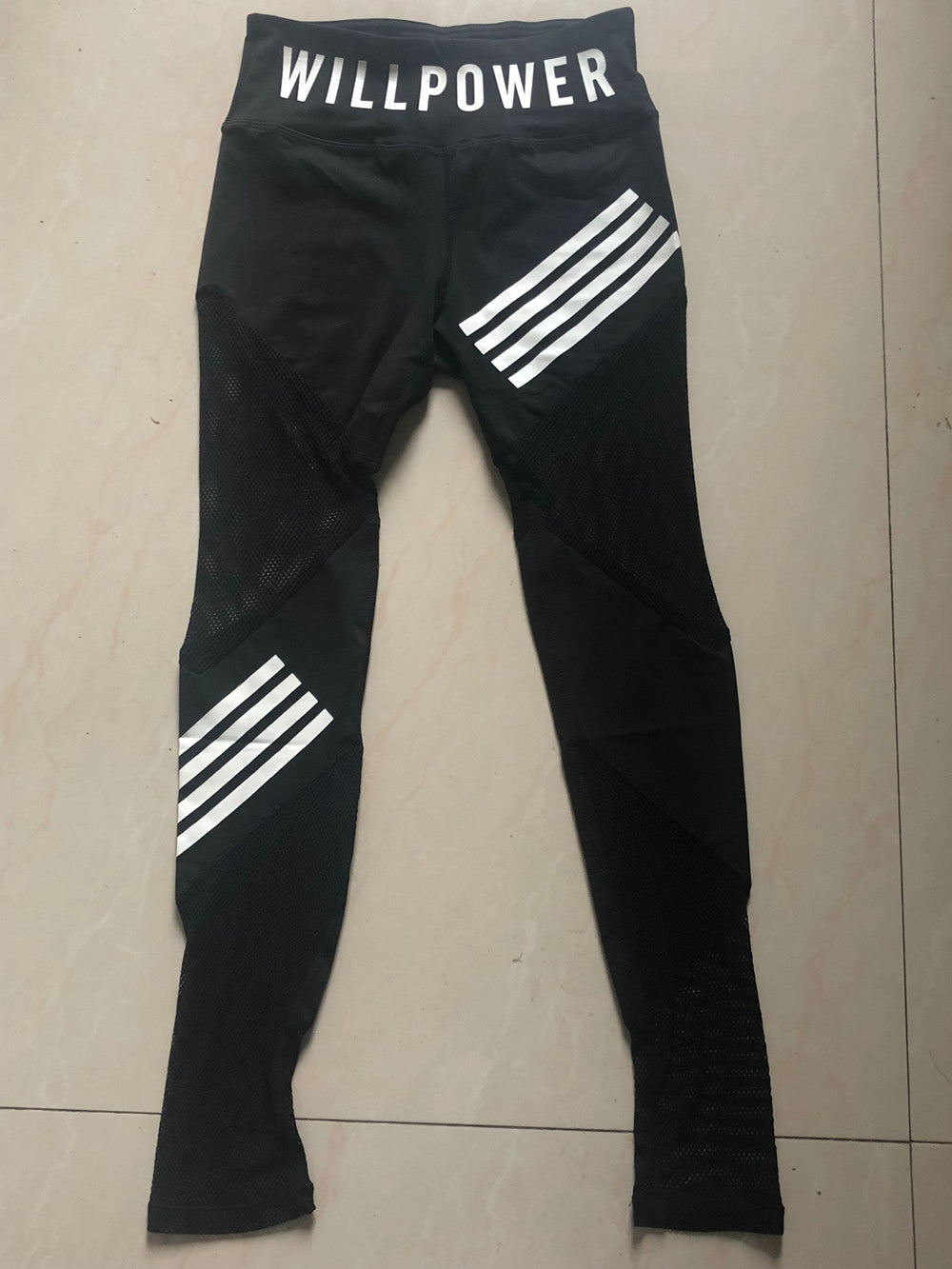 Schwarze Sportleggings mit weißen Streifen und "WILLPOWER" Aufdruck, Fitnessbekleidung Damen.