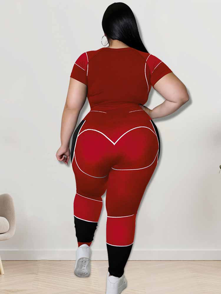 Frau in rotem Sportanzug, Rückansicht, Plus-Size, Fitnessmode, bequeme Kleidung, modern.