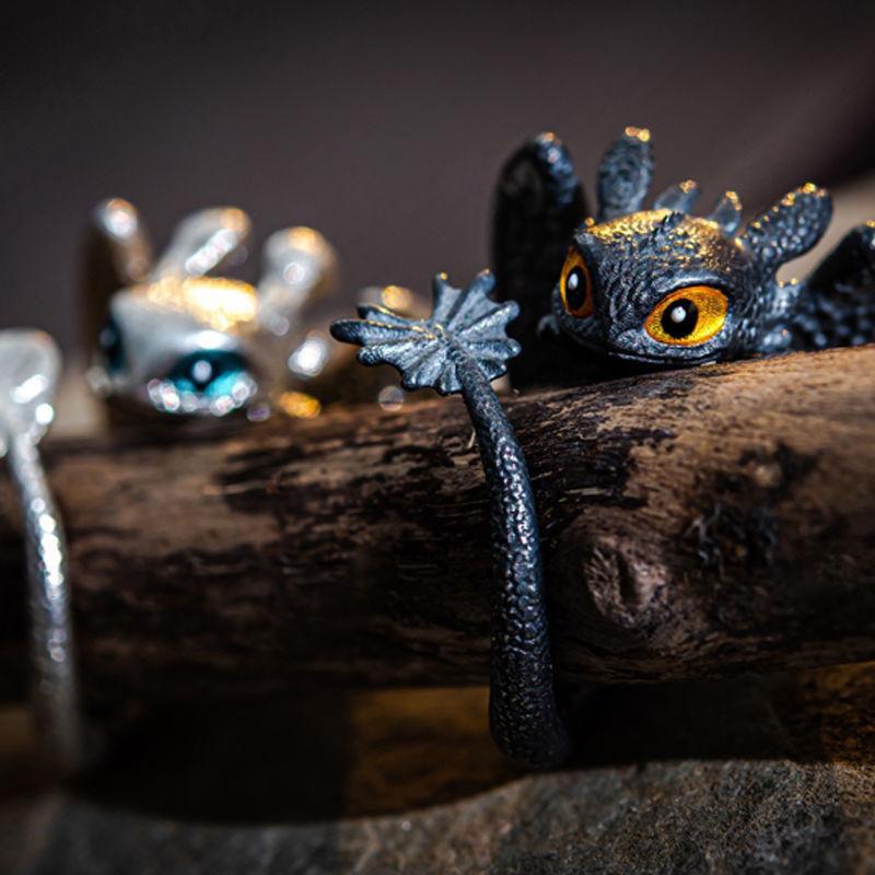 Drachenförmiger Ring, schwarz, silber, verstellbar, Fantasy-Schmuck, Geschenkidee.