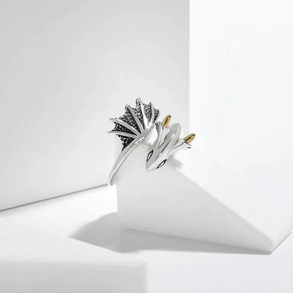 Silberner Drachenring mit schwarzen Details, verstellbar, Schmuck für Damen, Fantasy-Design.