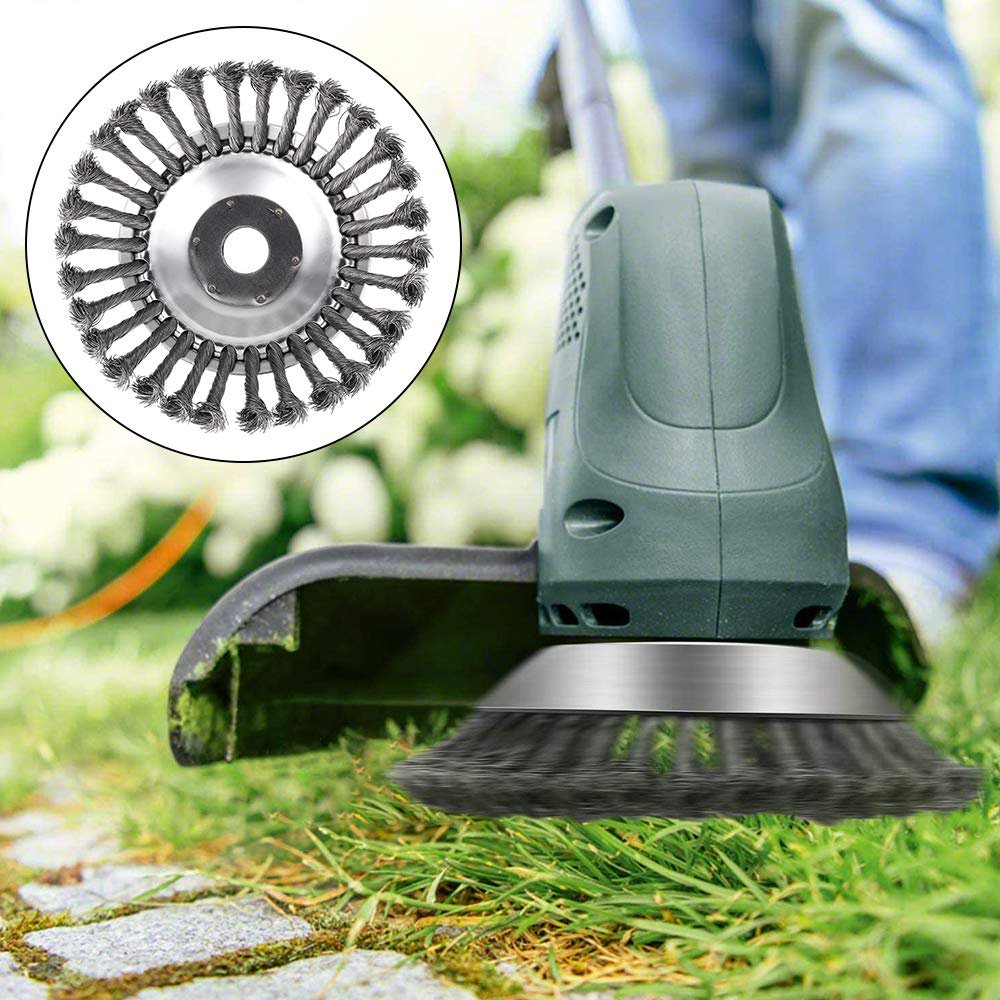 Rasentrimmer mit Drahtbürste, Unkrautentferner, grün, für Gartenpflege, Nahaufnahme.