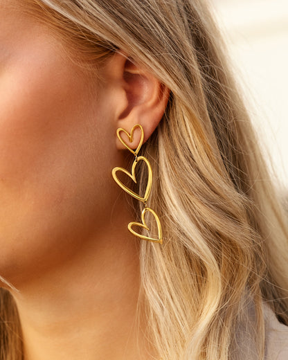 Dreifache goldene Herz-Ohrringe, modisch, elegant, Damen-Schmuck, hängend, Geschenkidee.