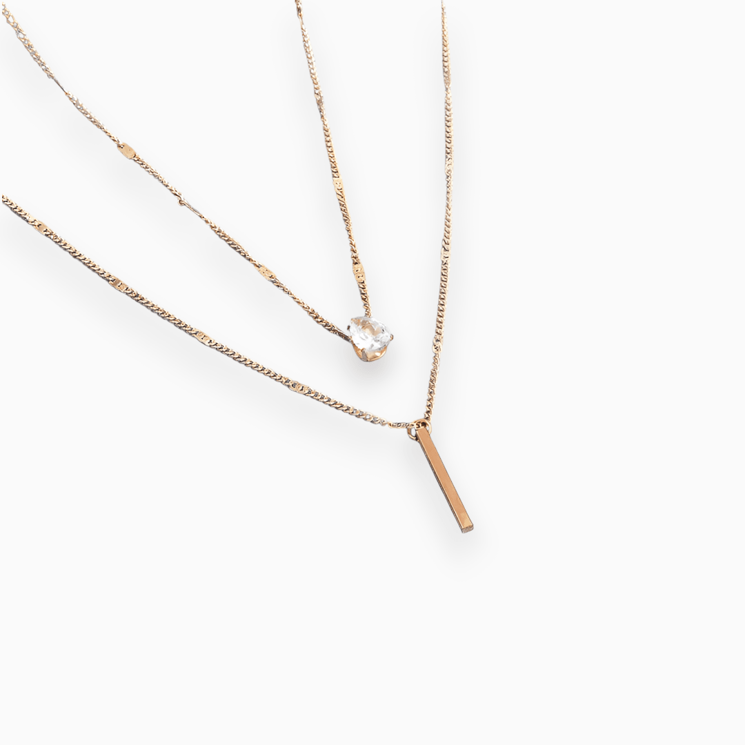 Goldene Halskette mit Anhängern, dreilagig, elegantes Design, Damen-Schmuck, modisch.