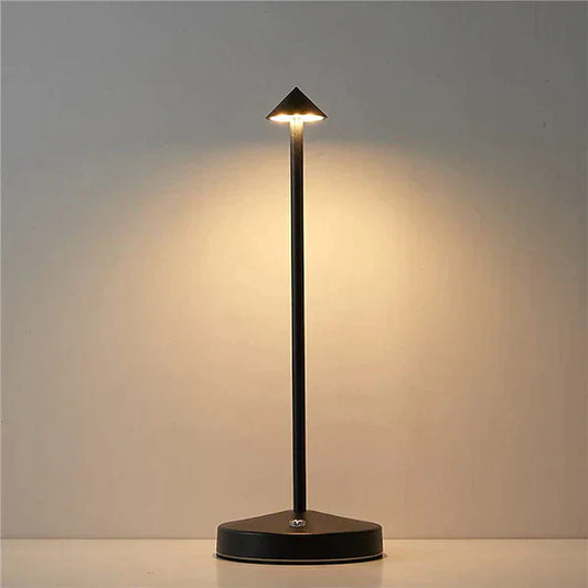 Schwarze LED-Tischlampe, modernes Design, energiesparend, für Wohnzimmer oder Büro.