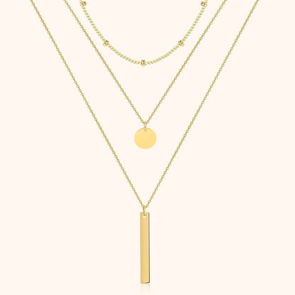 Dreifache goldene Halskette mit Anhängern, modisches Schmuckstück für Damen.